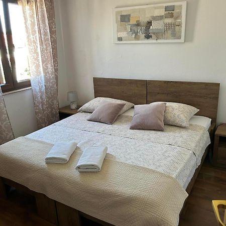 Apartmani Rina Kadumi Exterior foto