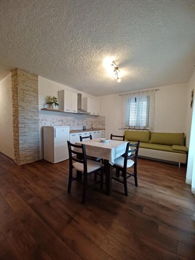 Apartmani Rina Kadumi Exterior foto