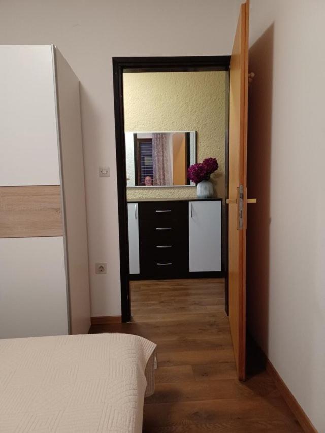 Apartmani Rina Kadumi Exterior foto
