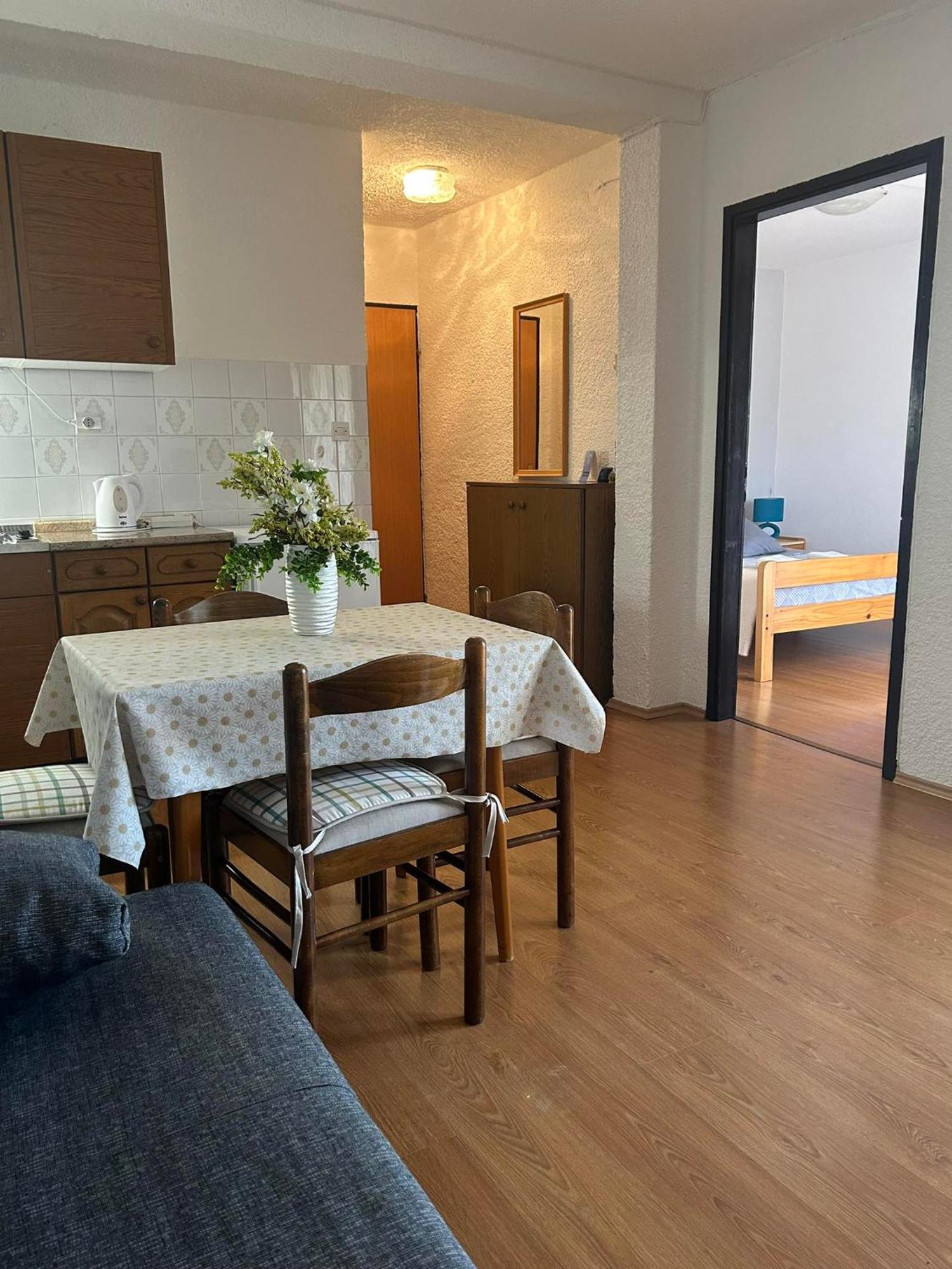 Apartmani Rina Kadumi Exterior foto